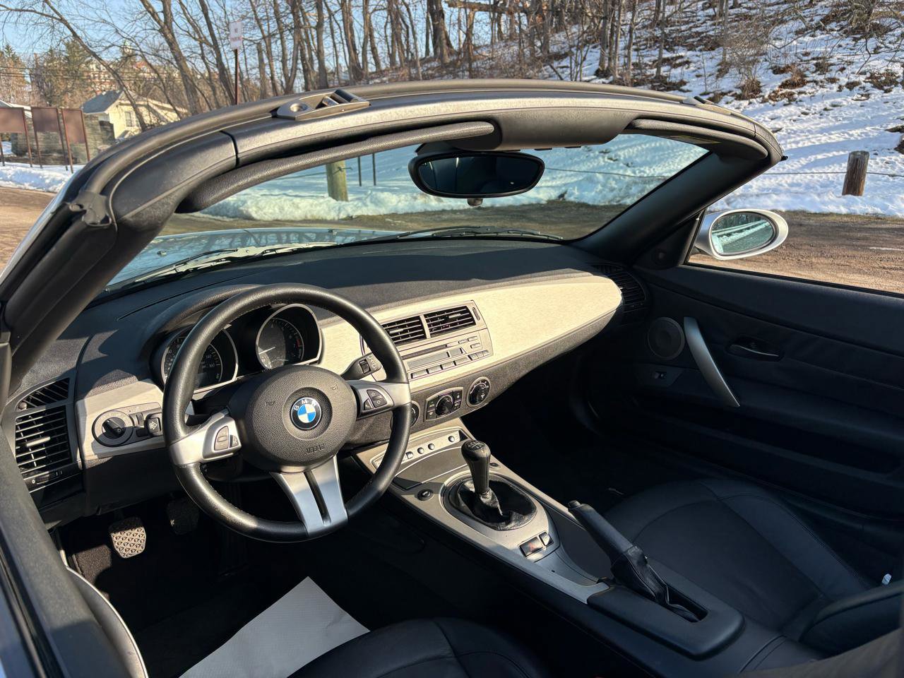 Used 2004 BMW Z4 2.5i image 24