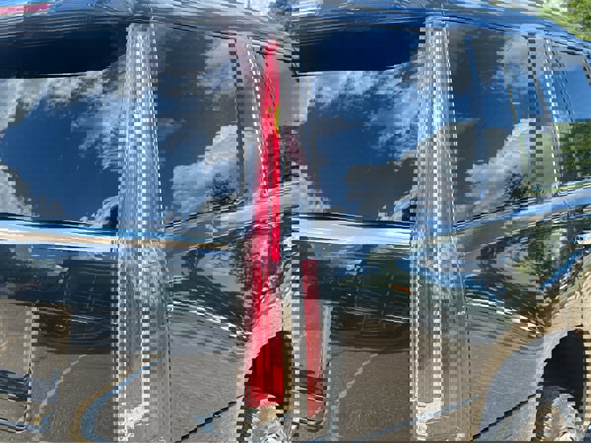 Used 2018 Cadillac Escalade Luxury image 33