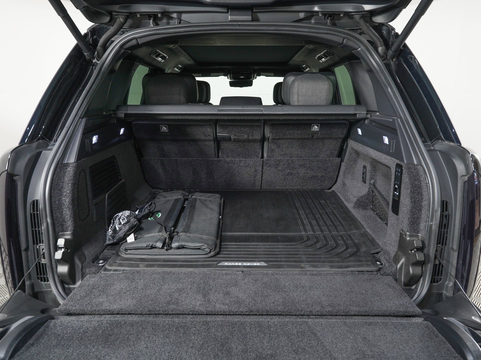 Used 2024 Land Rover Range Rover SV image 10