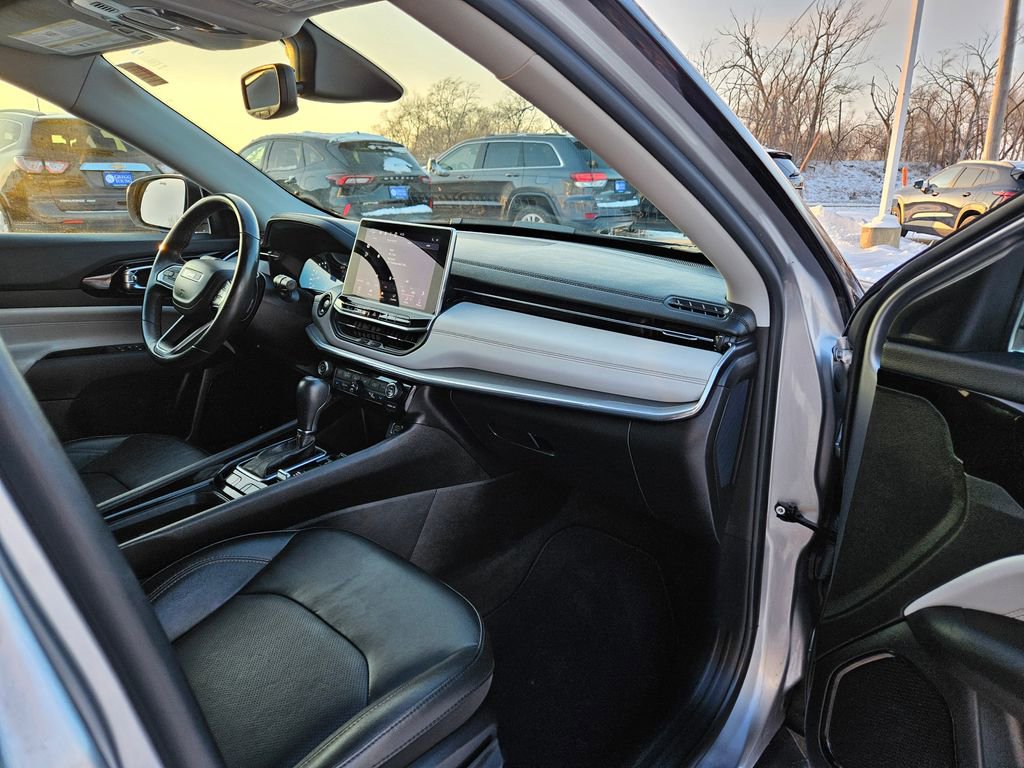 Used 2022 Jeep Compass Limited image 34