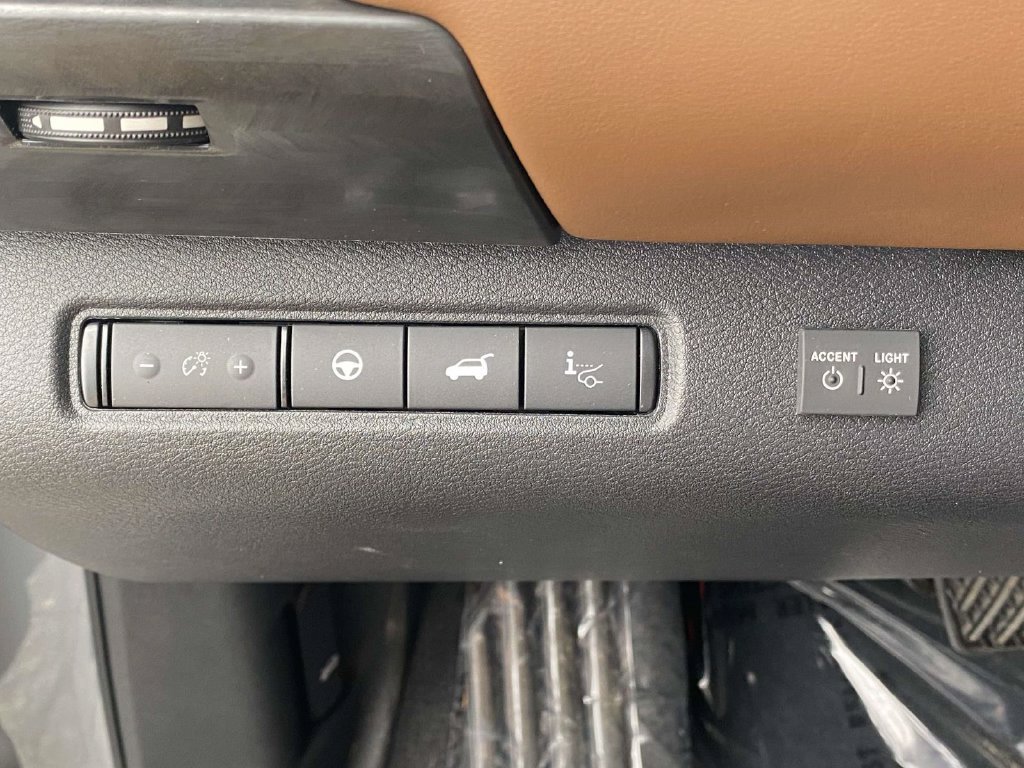 Used 2026 Nissan Pathfinder Platinum w/ Accent Package AWD/4WD image 18
