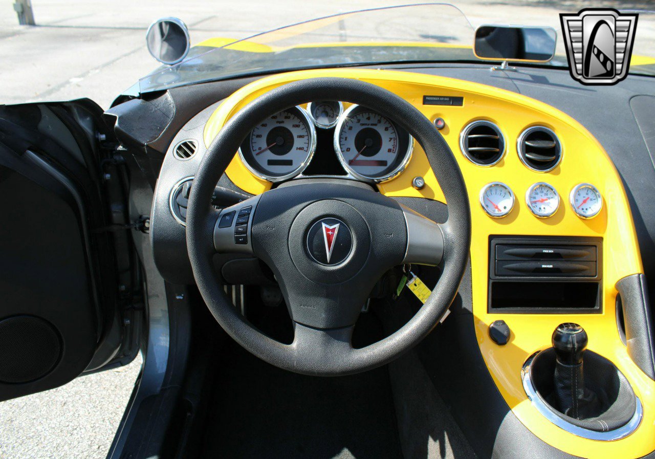 Used 2006 Pontiac Solstice Convertible w/ Premium Package image 21