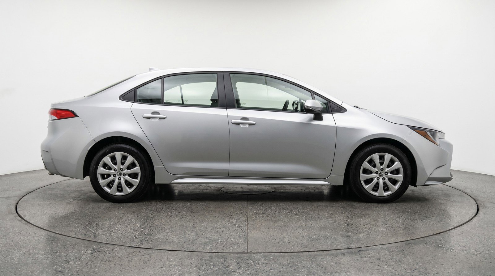 Used 2025 Toyota Corolla LE FWD image 11