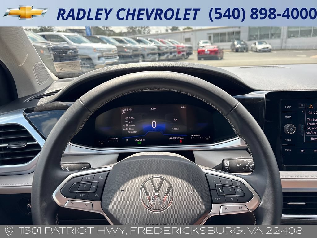 Used 2025 Volkswagen Taos SE AWD/4WD image 6