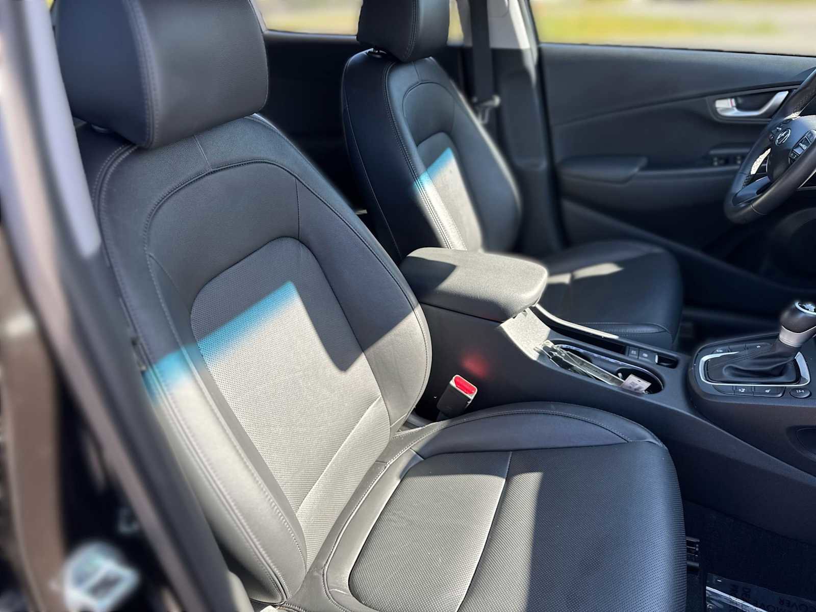 Used 2022 Hyundai Kona Limited image 21