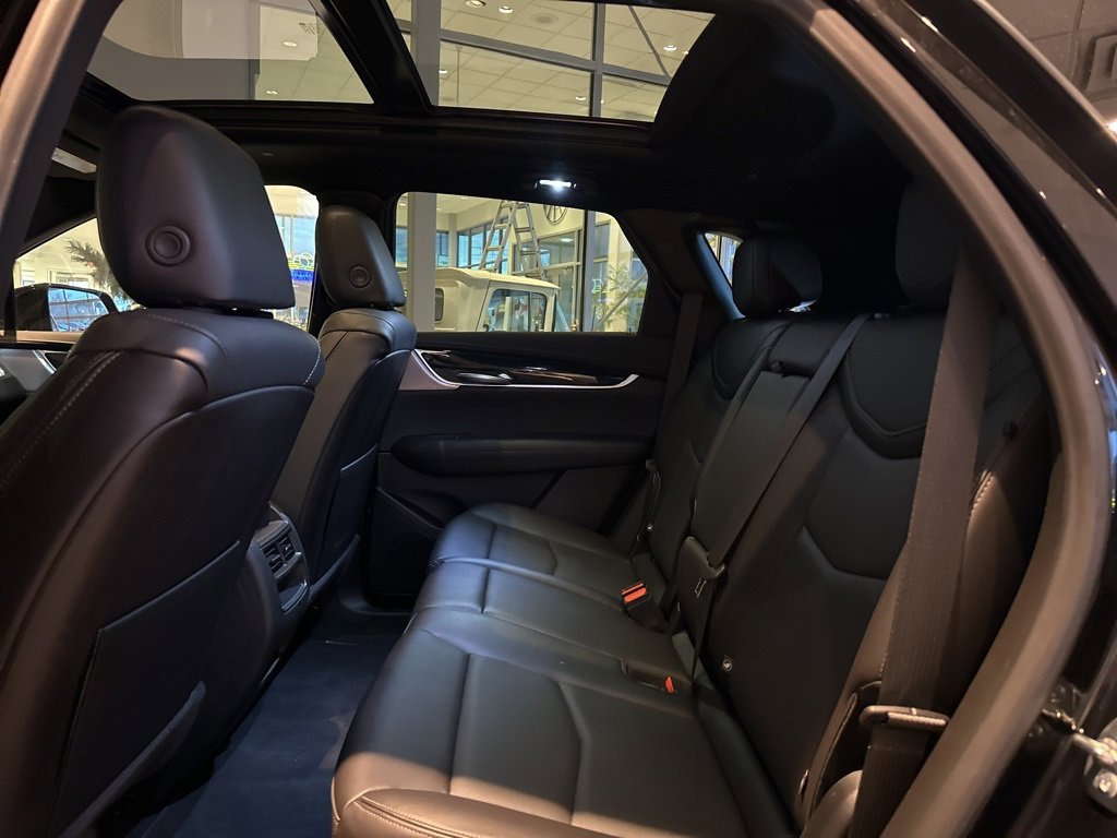 Used 2025 Cadillac XT5 Premium Luxury image 11