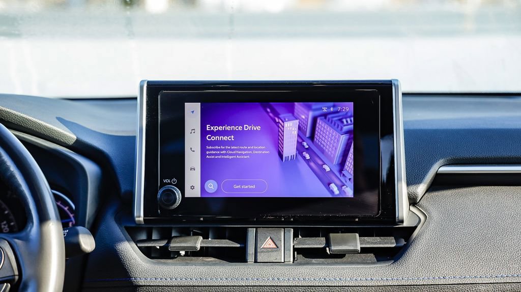 Used 2024 Toyota RAV4 SE image 15