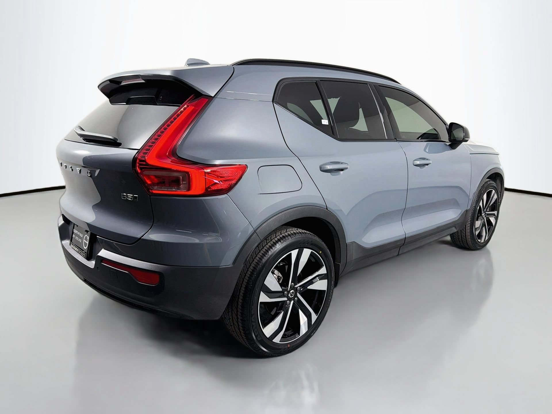 Certified 2023 Volvo XC40 B5 Plus w/ Climate Package AWD/4WD image 6