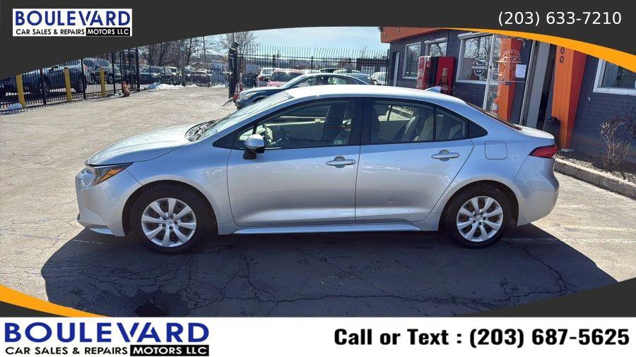 Used 2020 Toyota Corolla LE w/ Carpet Mat Package (TMS) FWD image 3