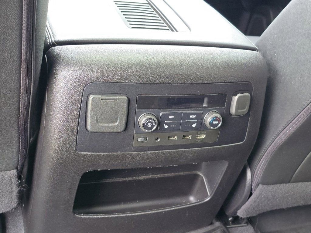 Used 2020 Chevrolet Suburban Premier AWD/4WD image 17