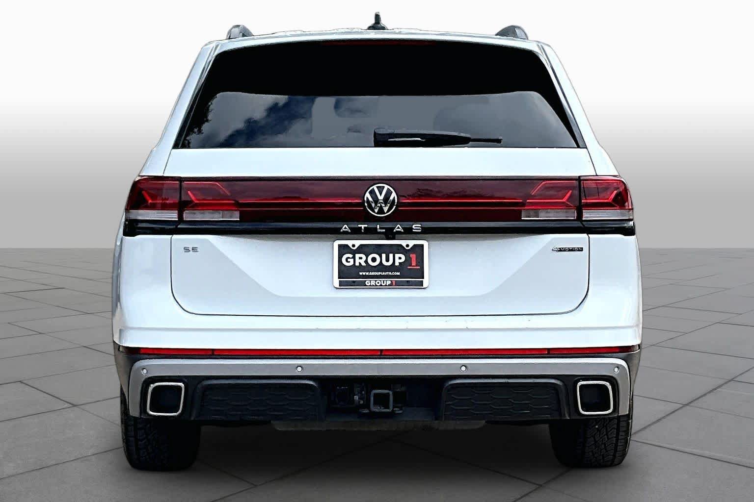 Used 2024 Volkswagen Atlas Peak Edition SE AWD/4WD image 5