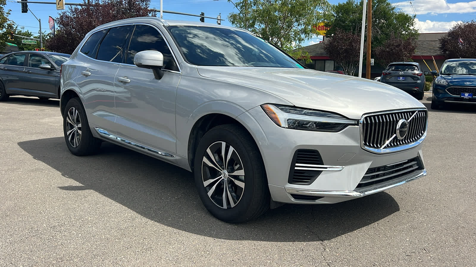 Used 2023 Volvo XC60 T8 Core AWD/4WD image 3