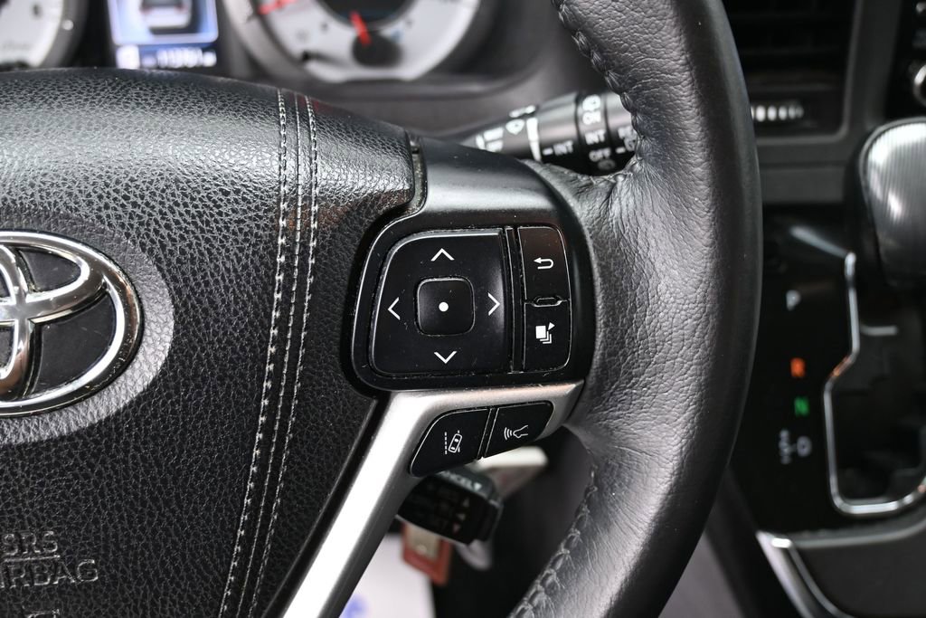 Used 2018 Toyota Sienna SE FWD image 22