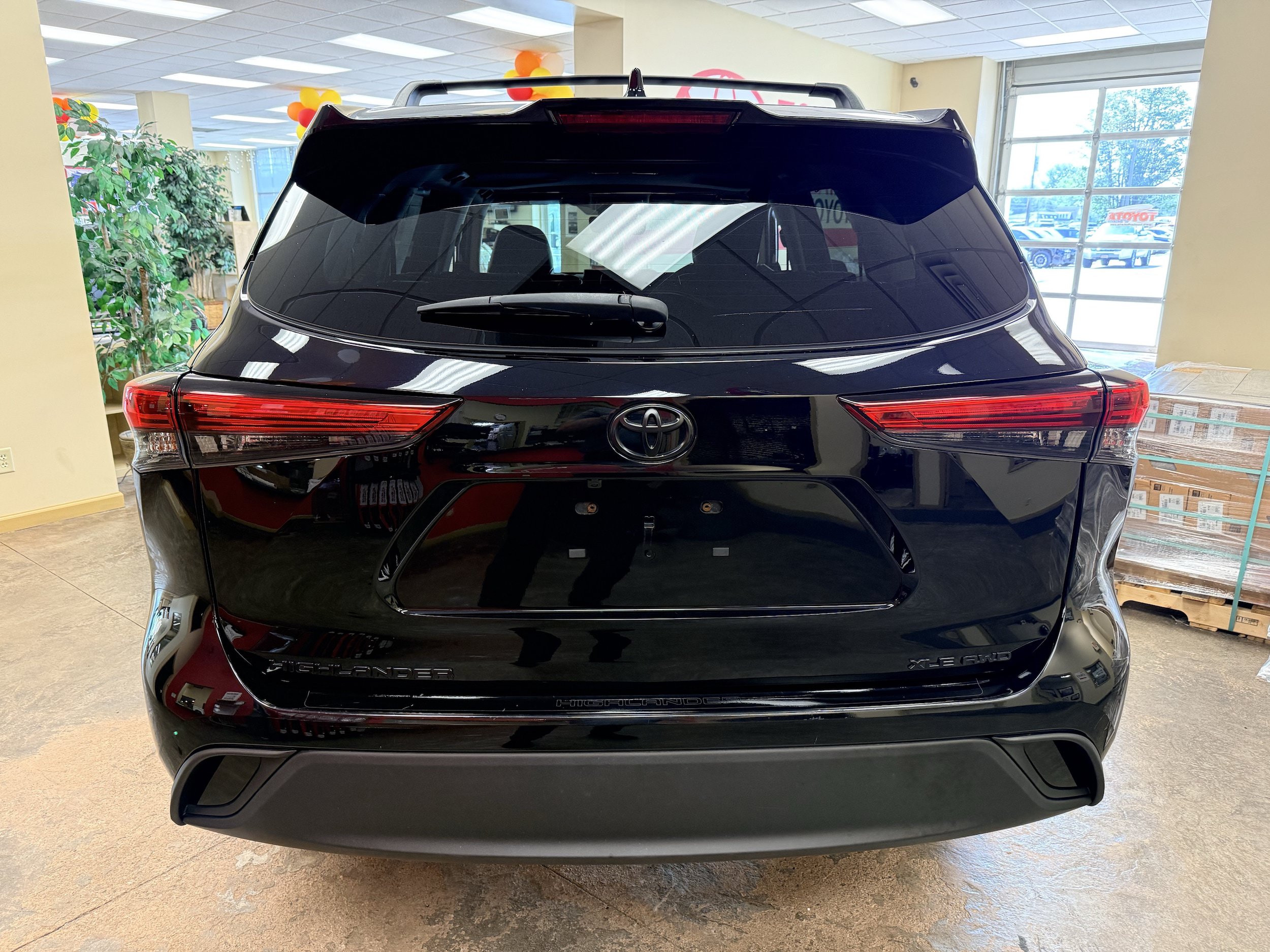 Used 2023 Toyota Highlander XLE AWD/4WD image 15