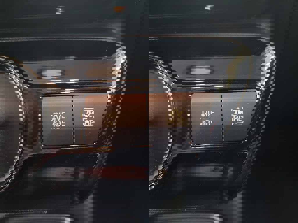 Used 2020 Toyota Prius LE image 25