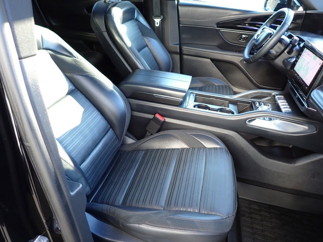 Certified 2025 Lincoln Nautilus Reserve w/ Jet Appearance Package AWD/4WD image 11
