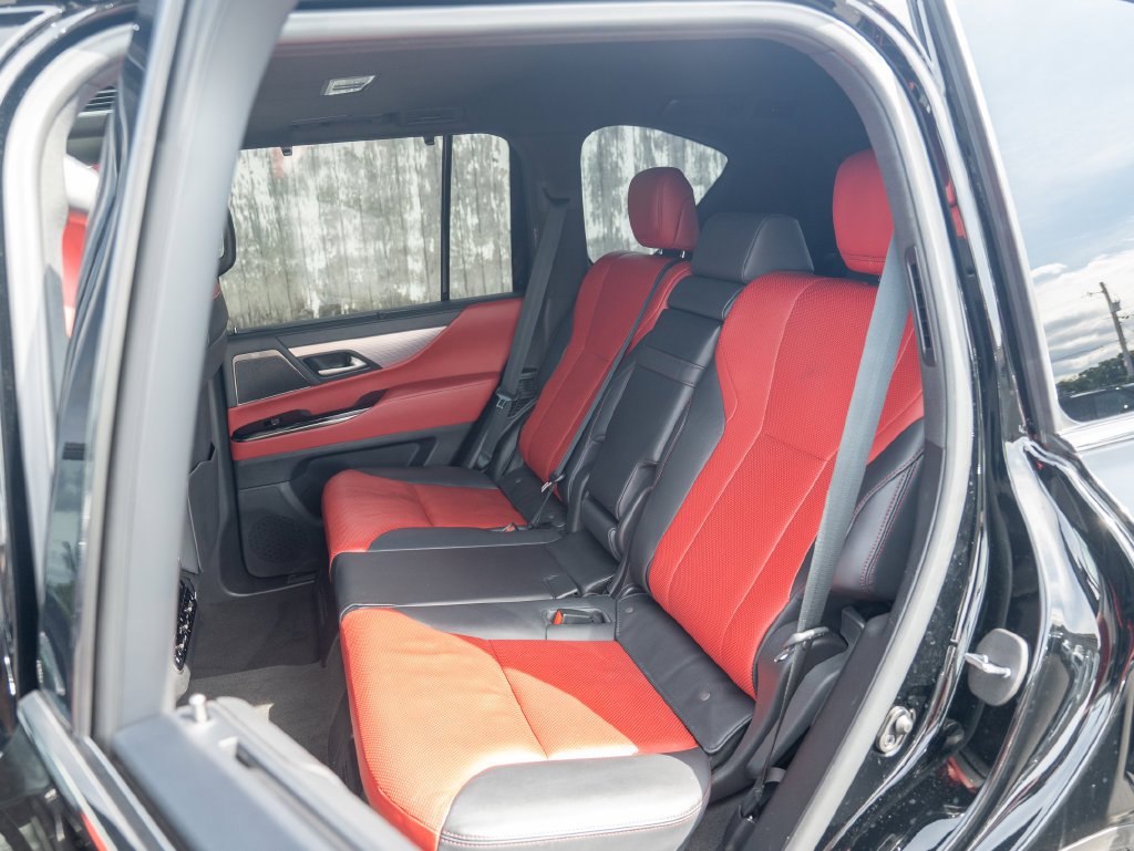 Used 2024 Lexus LX 600 F Sport AWD/4WD image 36