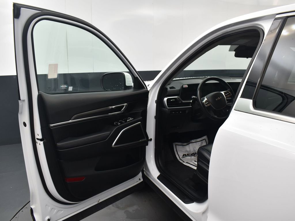 Used 2023 Kia Telluride LX image 8