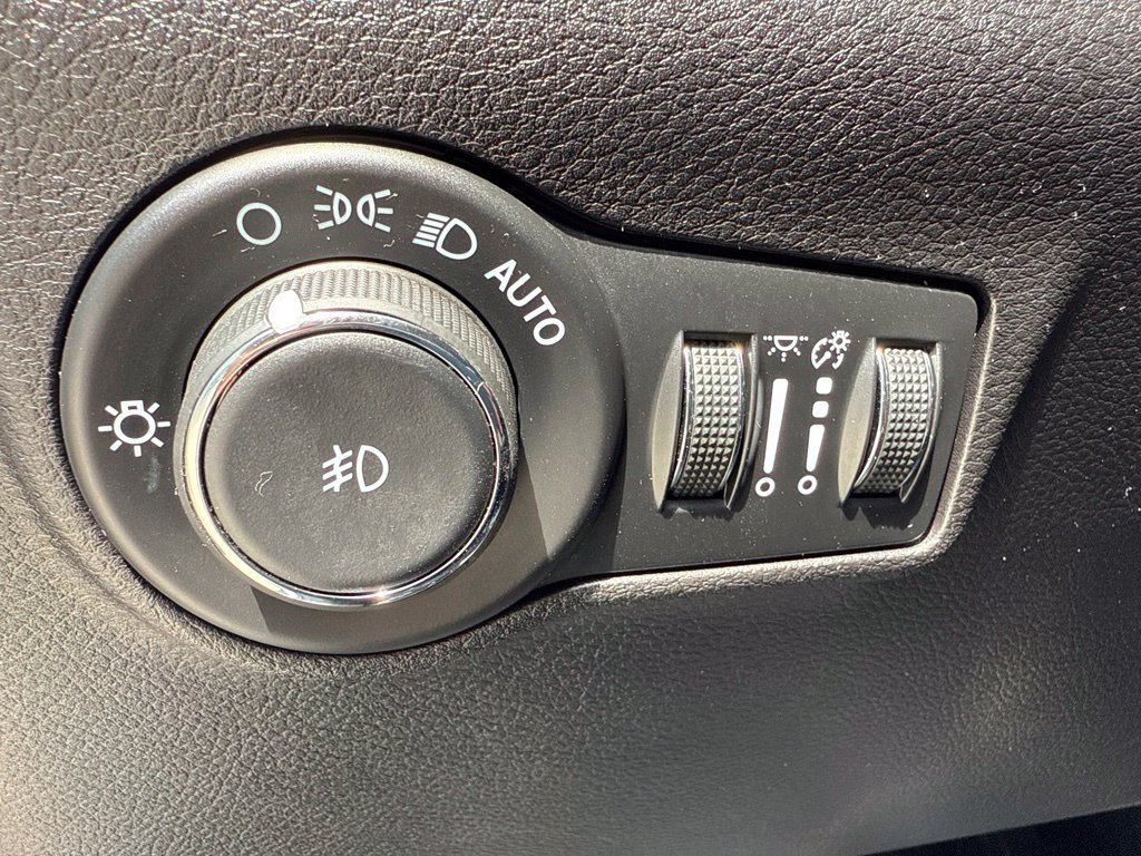 Used 2024 Jeep Compass Latitude AWD/4WD image 23