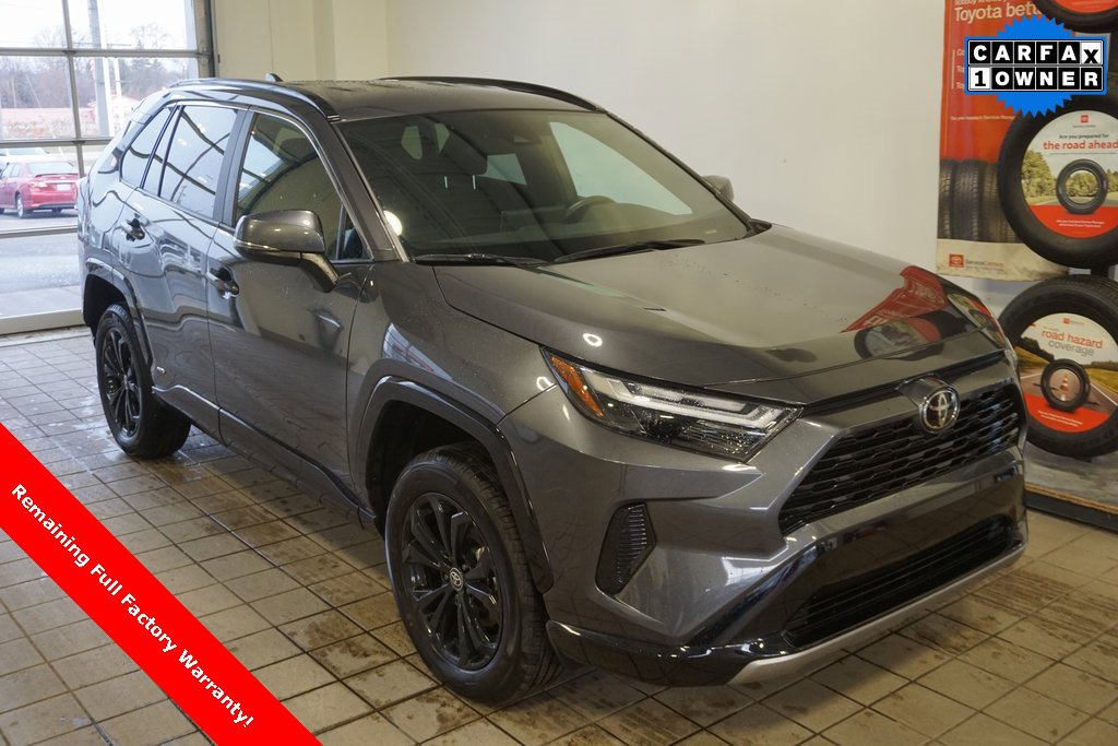 Used 2025 Toyota RAV4 SE image 1