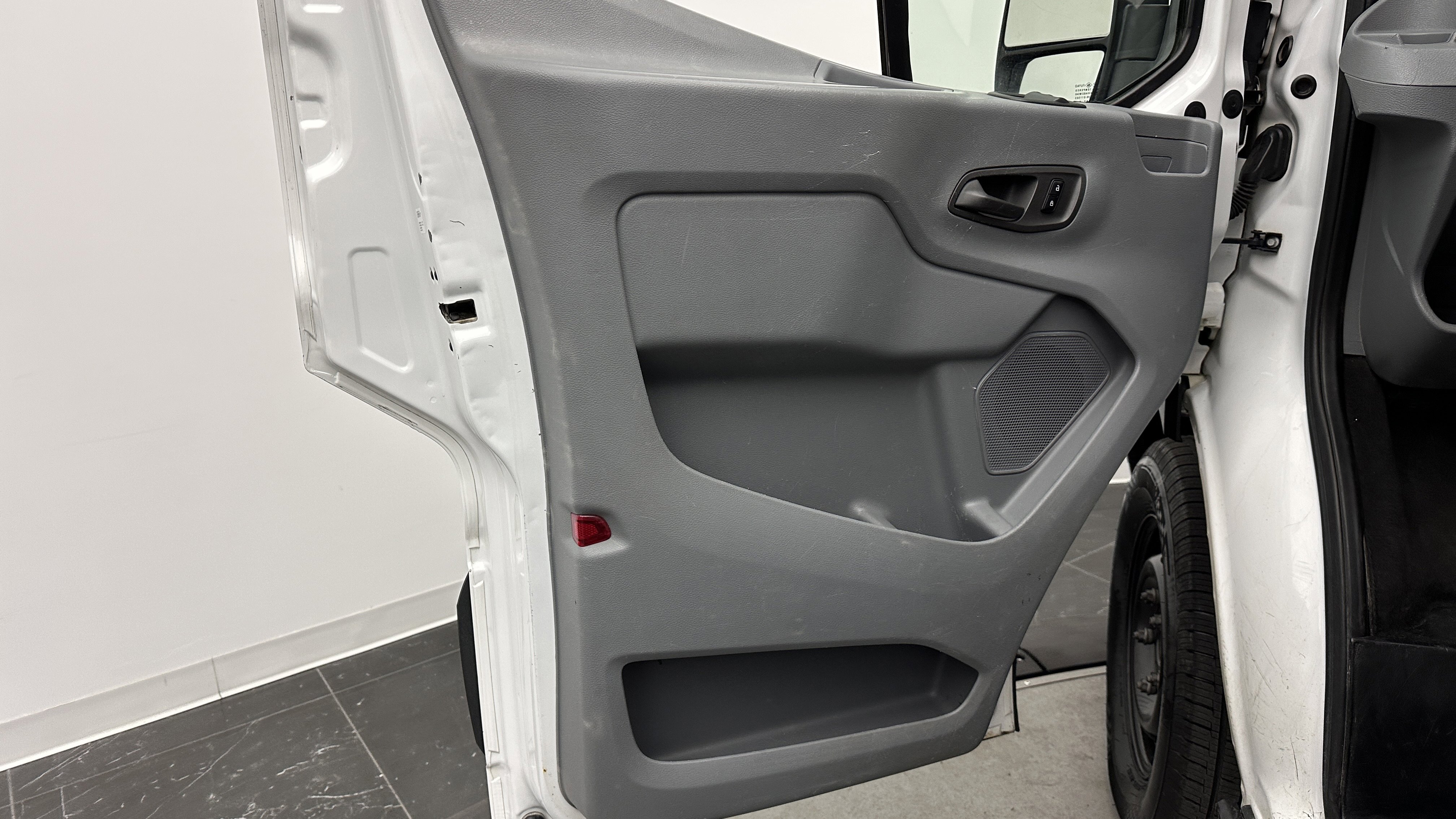 Used 2018 Ford Transit 350 XLT RWD image 10