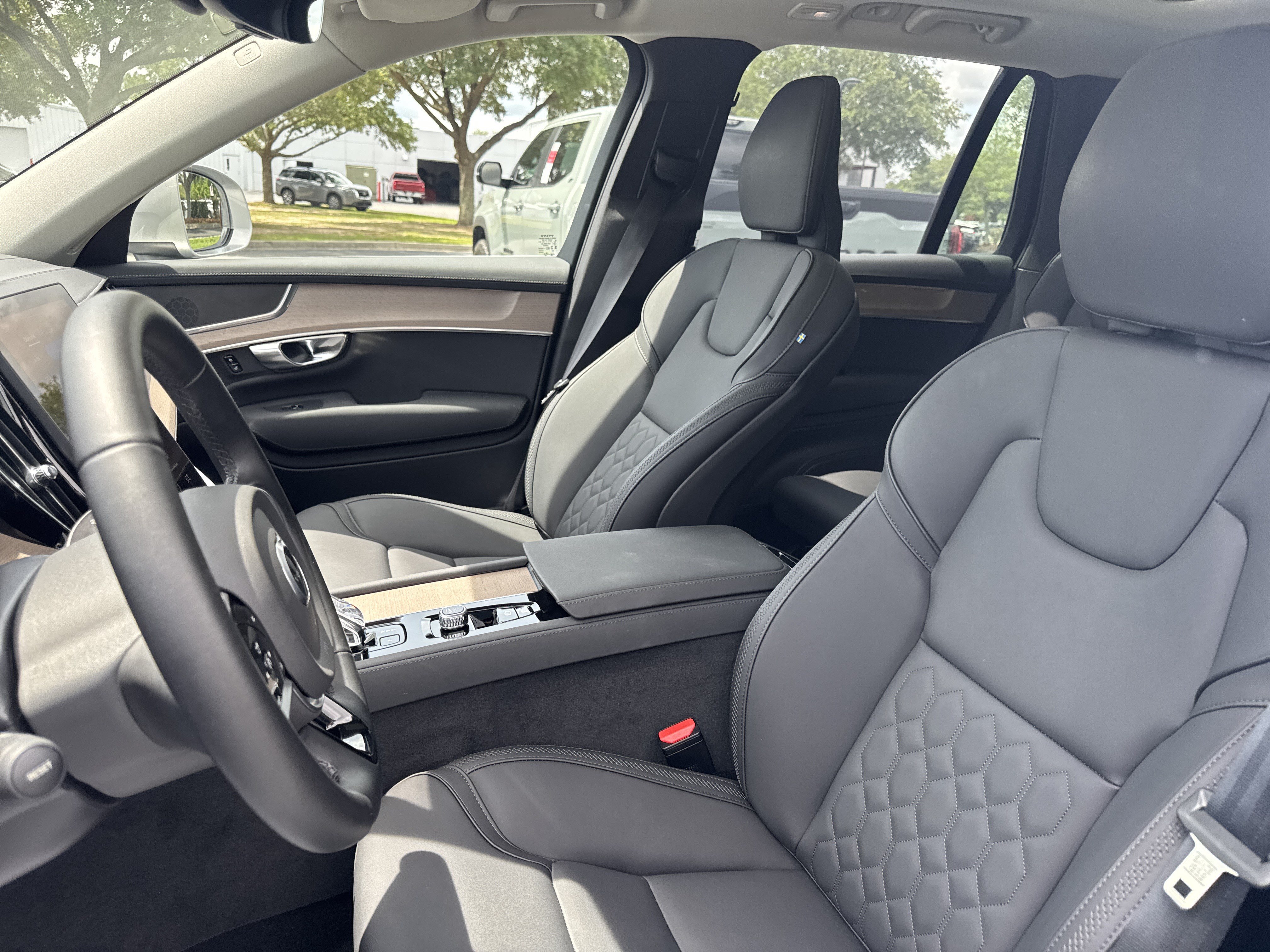 Used 2025 Volvo XC90 B6 Plus AWD/4WD image 14