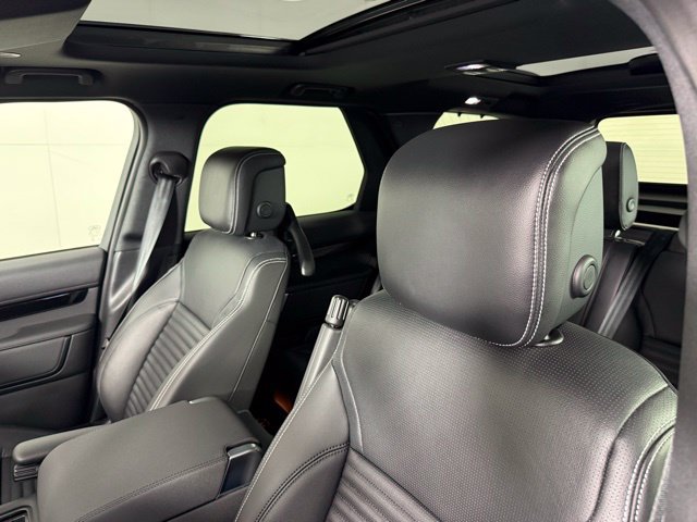 Used 2025 Land Rover Discovery S AWD/4WD image 14