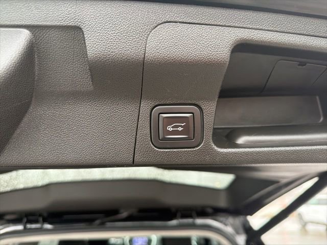 Used 2020 GMC Acadia SLE w/ Driver Convenience Package image 16