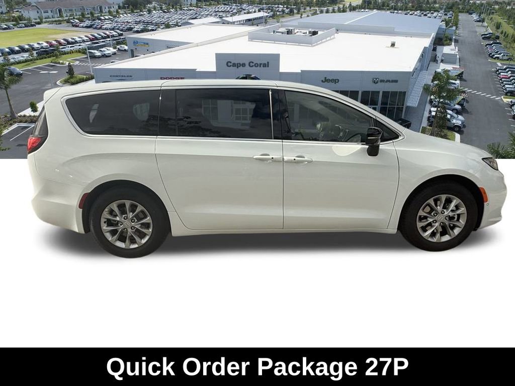 New 2026 Chrysler Pacifica Limited FWD image 3