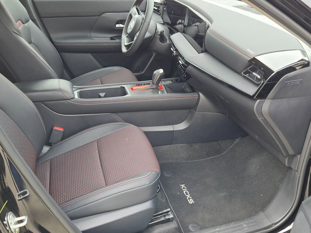 Used 2026 Nissan Kicks SR w/ Cold Weather Package AWD/4WD image 4