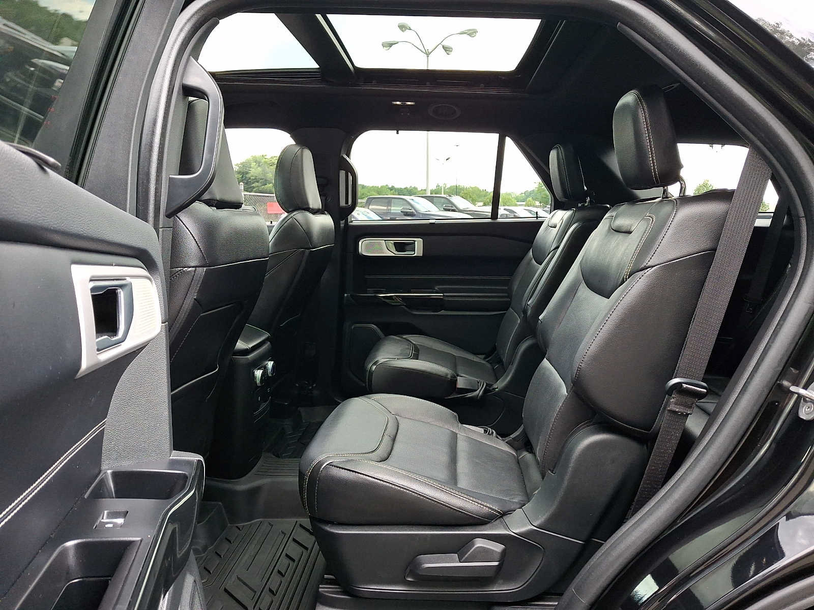 Used 2022 Ford Explorer ST w/ Equipment Group 401A AWD/4WD image 11