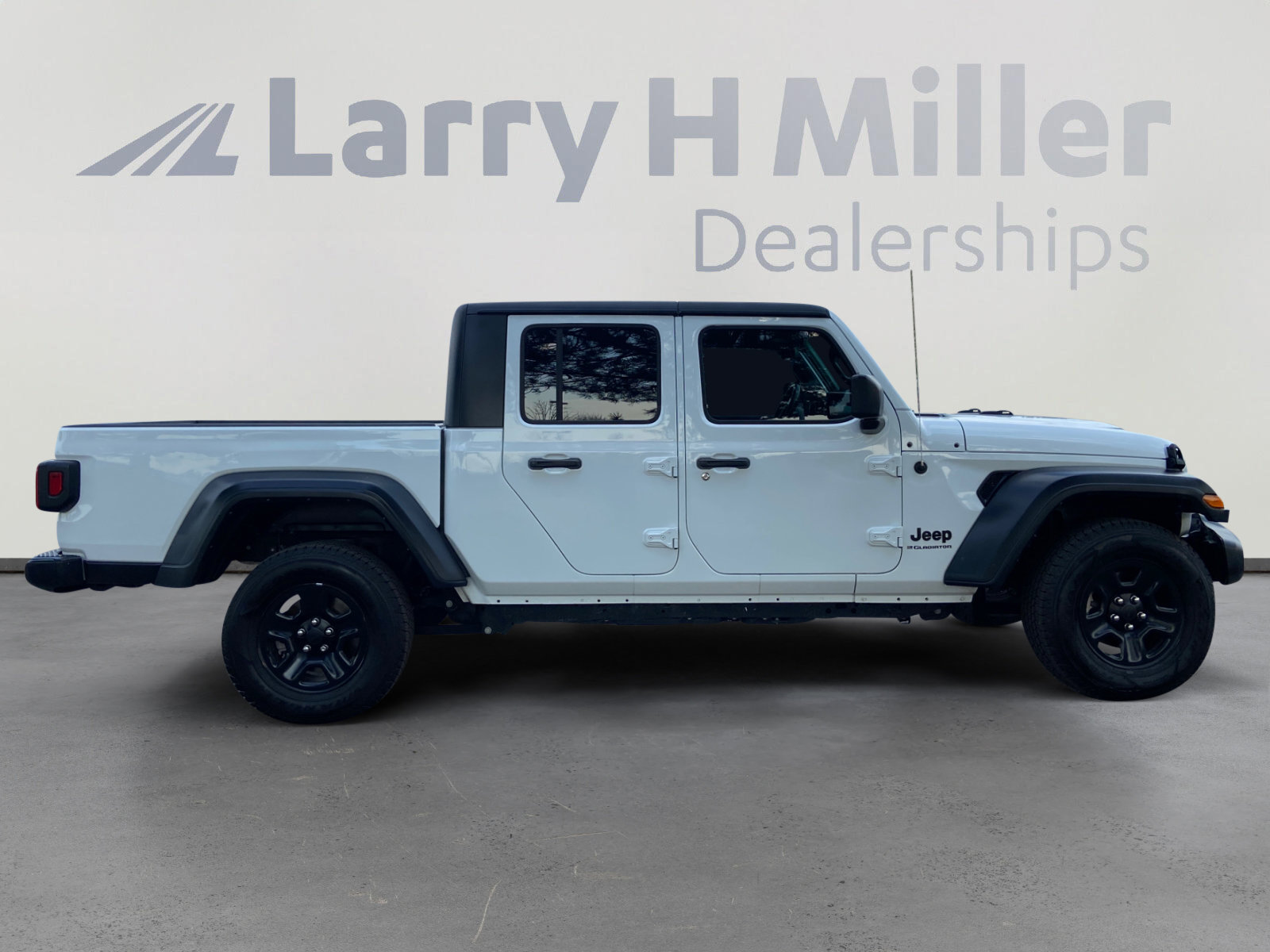 Used 2023 Jeep Gladiator Sport image 6