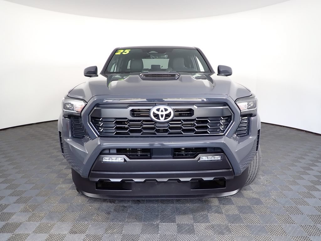 Used 2025 Toyota Tacoma TRD Sport AWD/4WD image 9