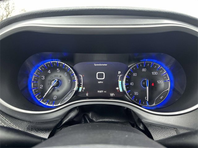 Used 2021 Chrysler Pacifica Touring-L w/ Uconnect Theater Family Group image 40