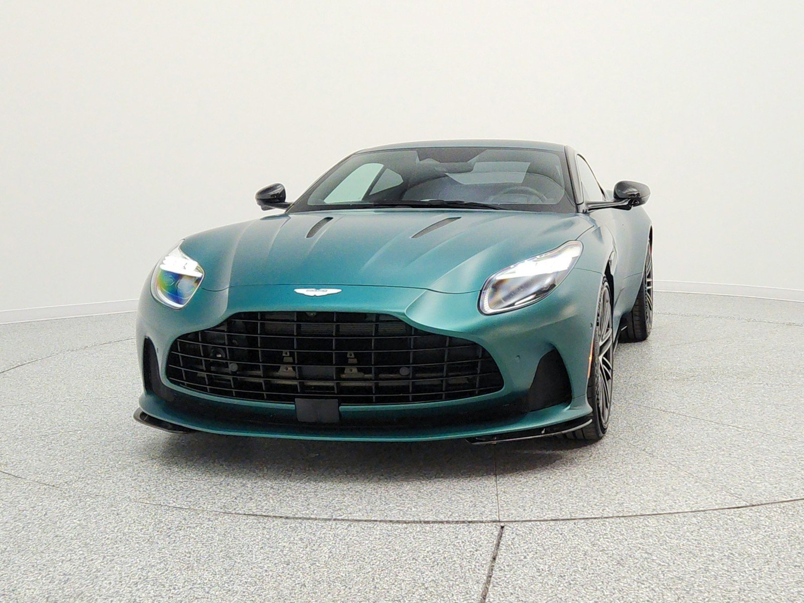 Used 2024 Aston Martin DB12 Coupe RWD image 2