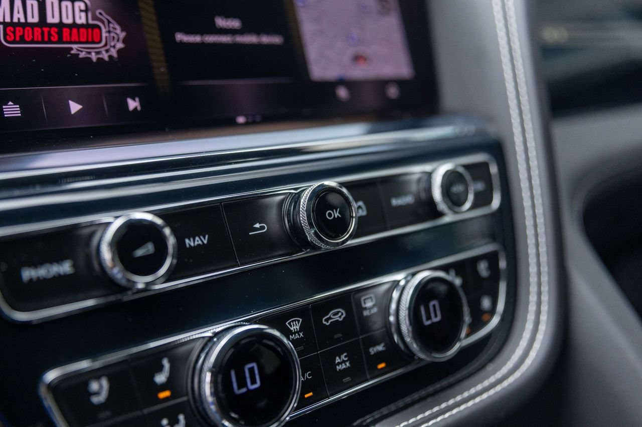 Certified 2024 Bentley Bentayga AWD/4WD image 37