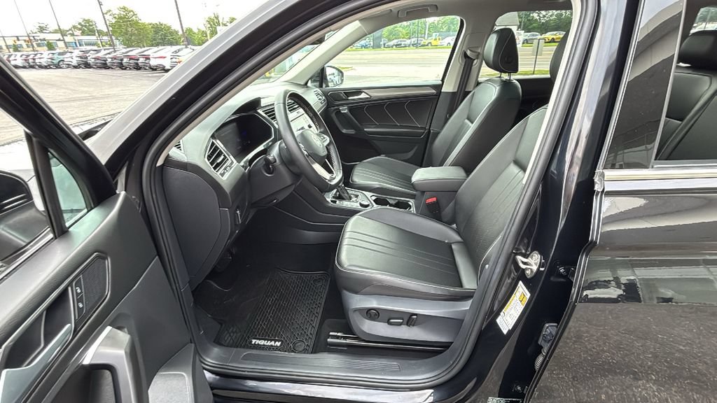 Used 2023 Volkswagen Tiguan SE w/ Panoramic Sunroof Package AWD/4WD image 25