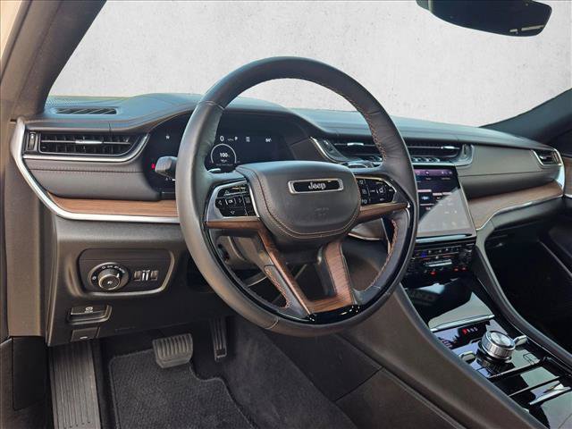 Used 2024 Jeep Grand Cherokee L Summit w/ Luxury Tech Group V AWD/4WD image 10