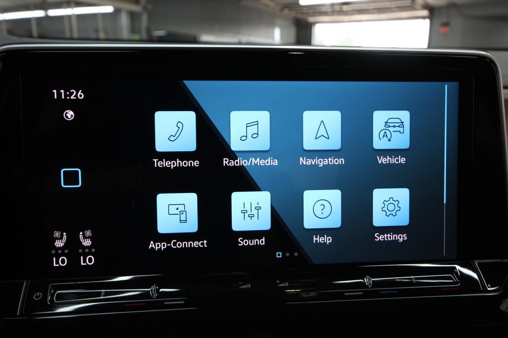 Used 2025 Volkswagen Atlas SE AWD/4WD image 23