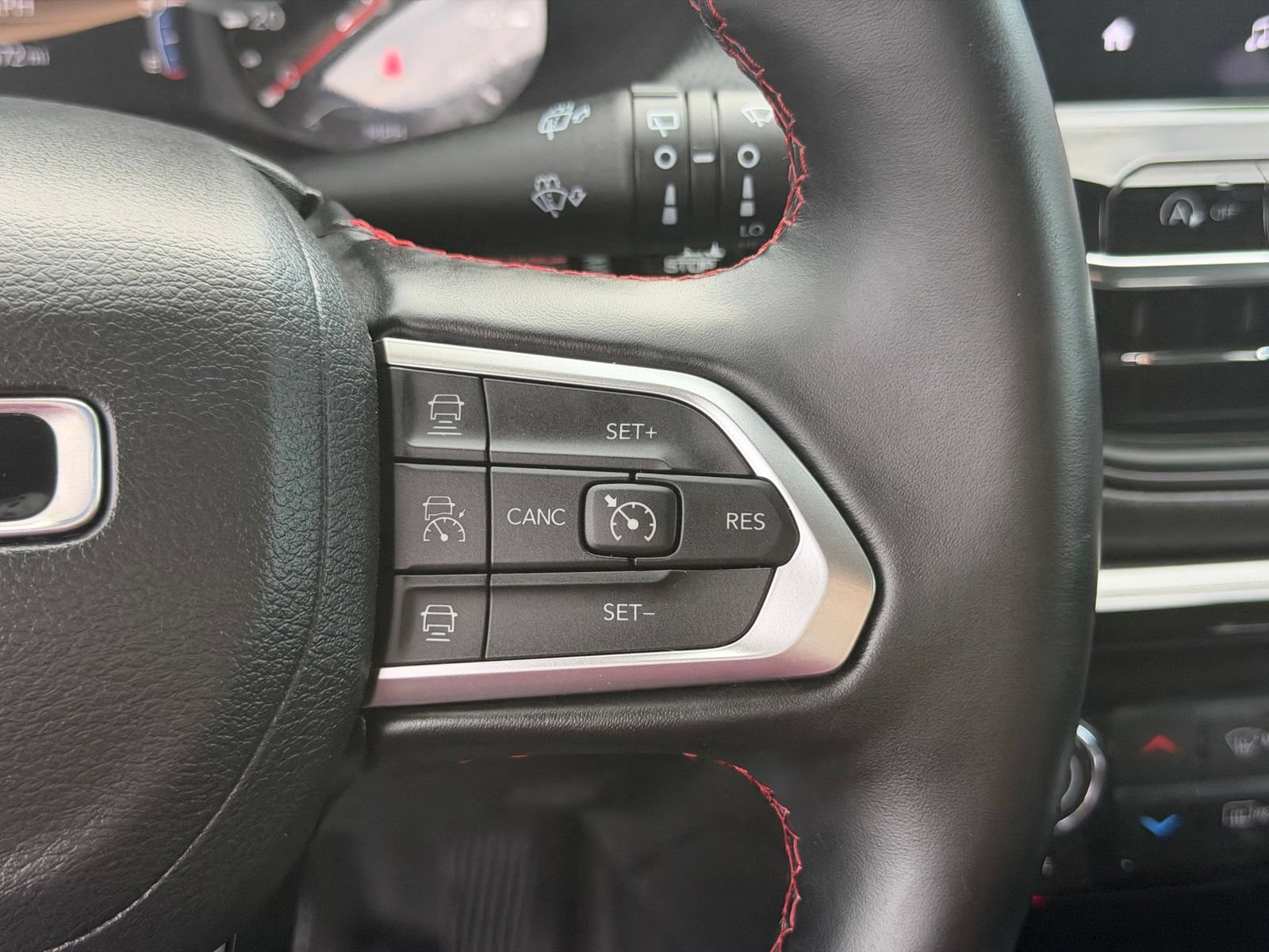 Used 2022 Jeep Compass Trailhawk w/ Trailhawk Convenience Group AWD/4WD image 16
