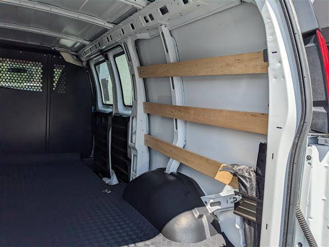 Used 2024 GMC Savana 2500 w/ Driver Convenience Package image 10