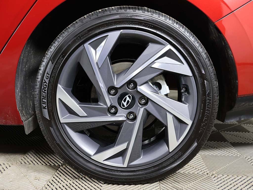 Certified 2025 Hyundai Elantra Limited image 22