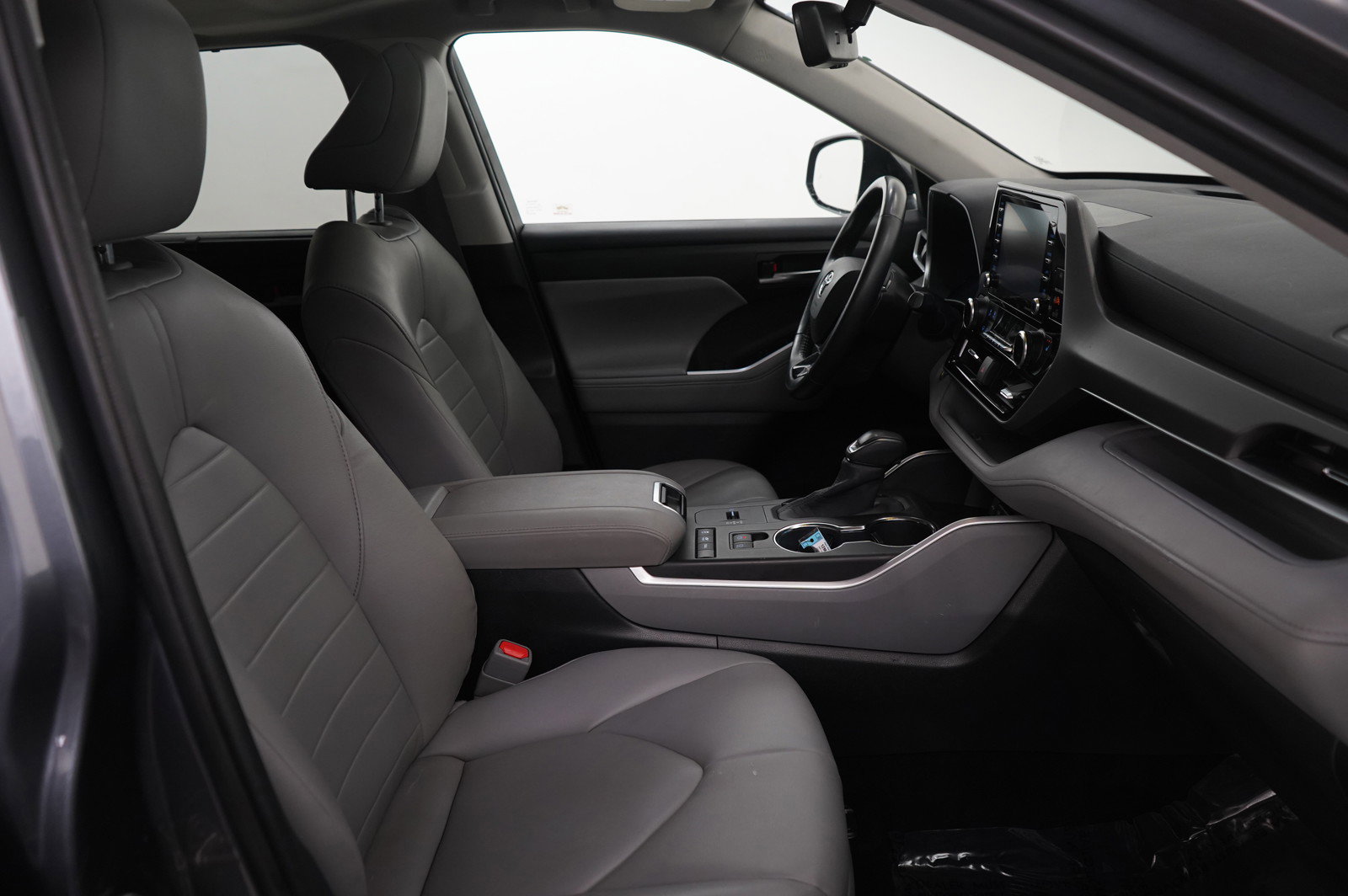 Used 2020 Toyota Highlander XLE image 10