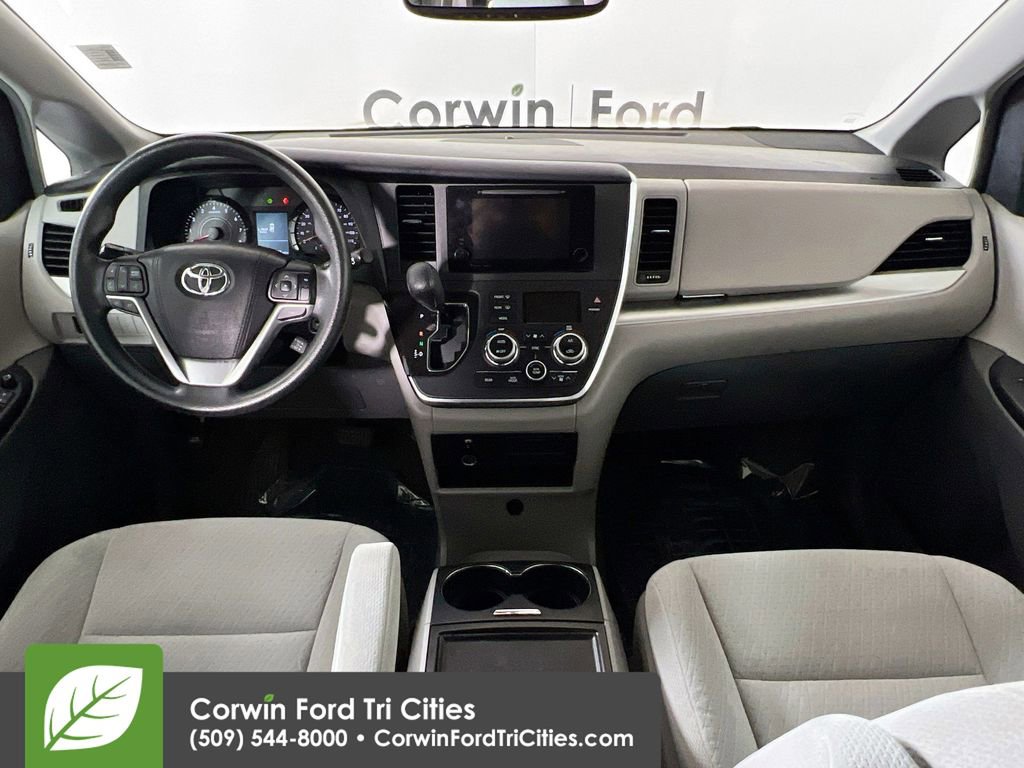 Used 2016 Toyota Sienna LE image 7