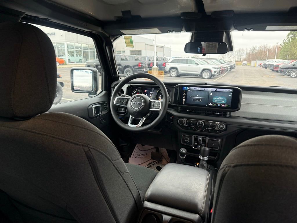 Used 2025 Jeep Wrangler Unlimited Sahara image 47