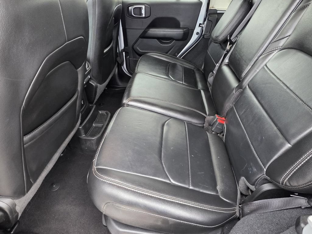 Used 2023 Jeep Wrangler Unlimited Sahara AWD/4WD image 8