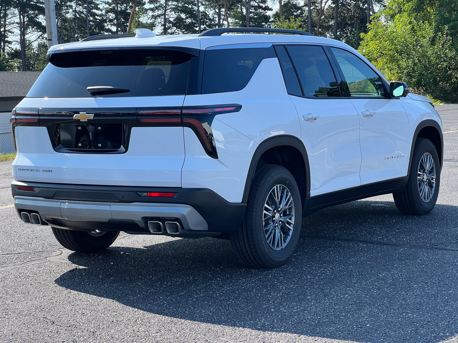New 2027 Chevrolet Traverse LT w/ Driver Confidence Package AWD/4WD image 9