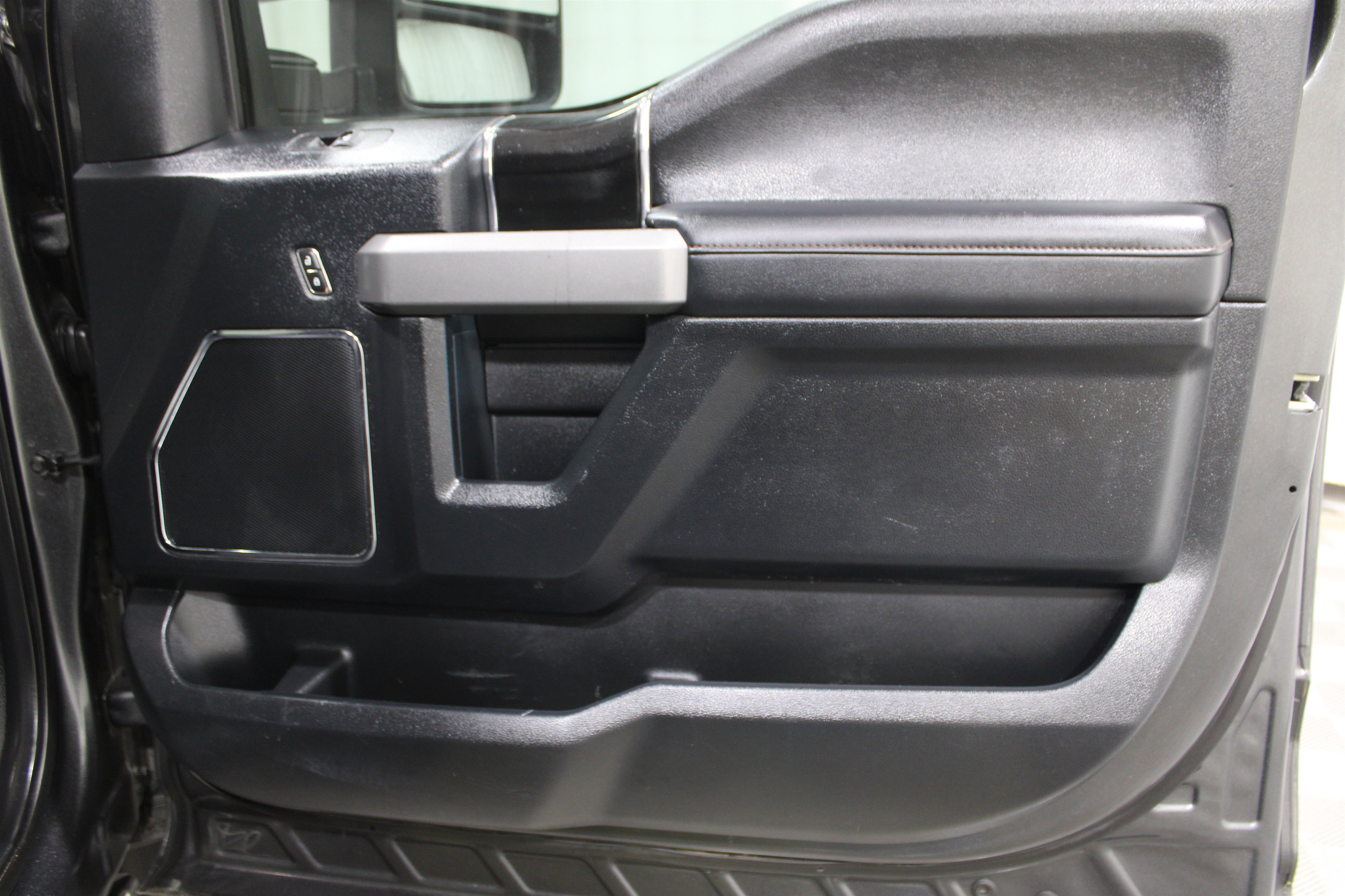 Used 2018 Ford F450 Platinum w/ Platinum Ultimate Package AWD/4WD image 25