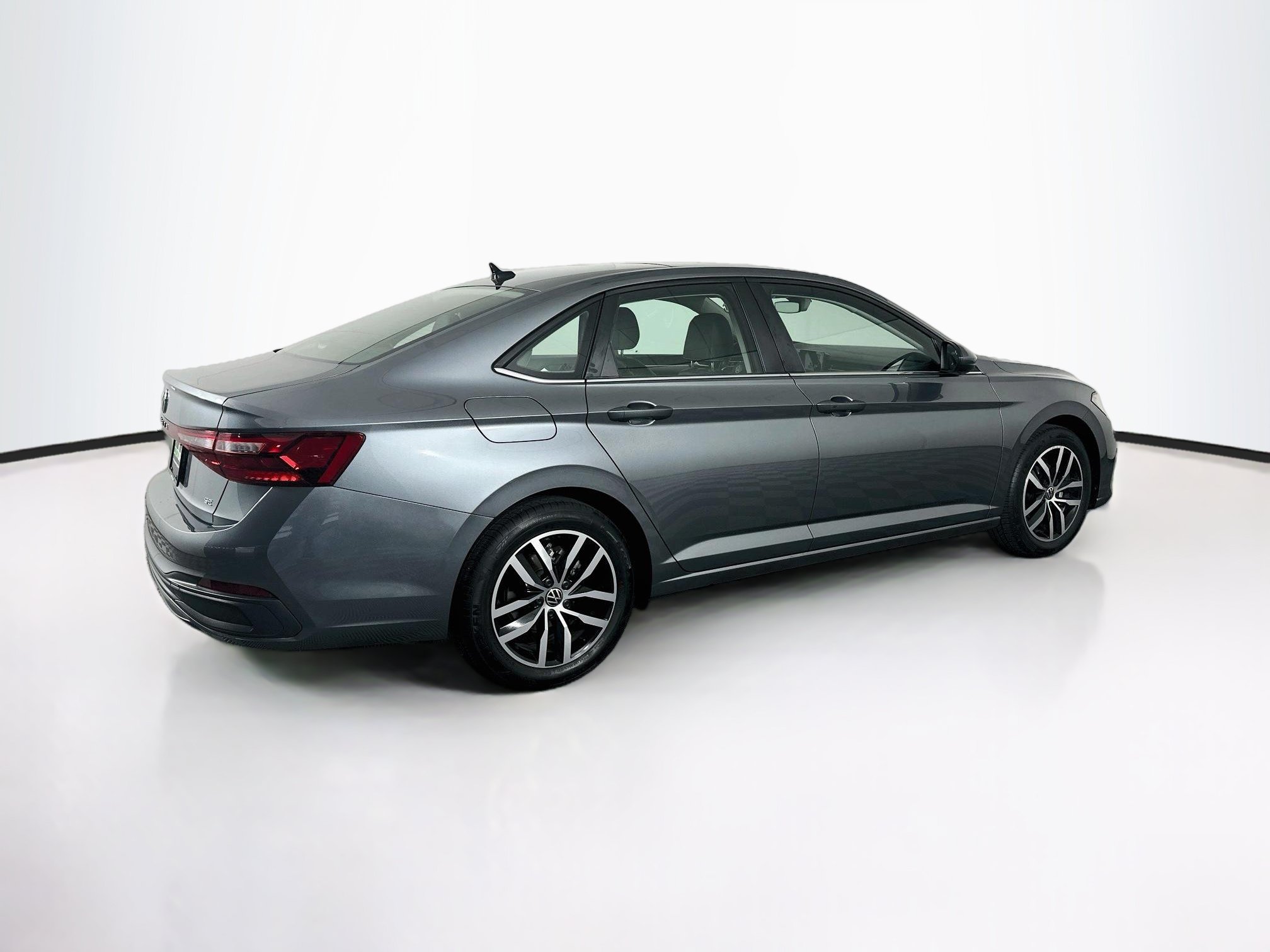 Used 2025 Volkswagen Jetta SE FWD image 9
