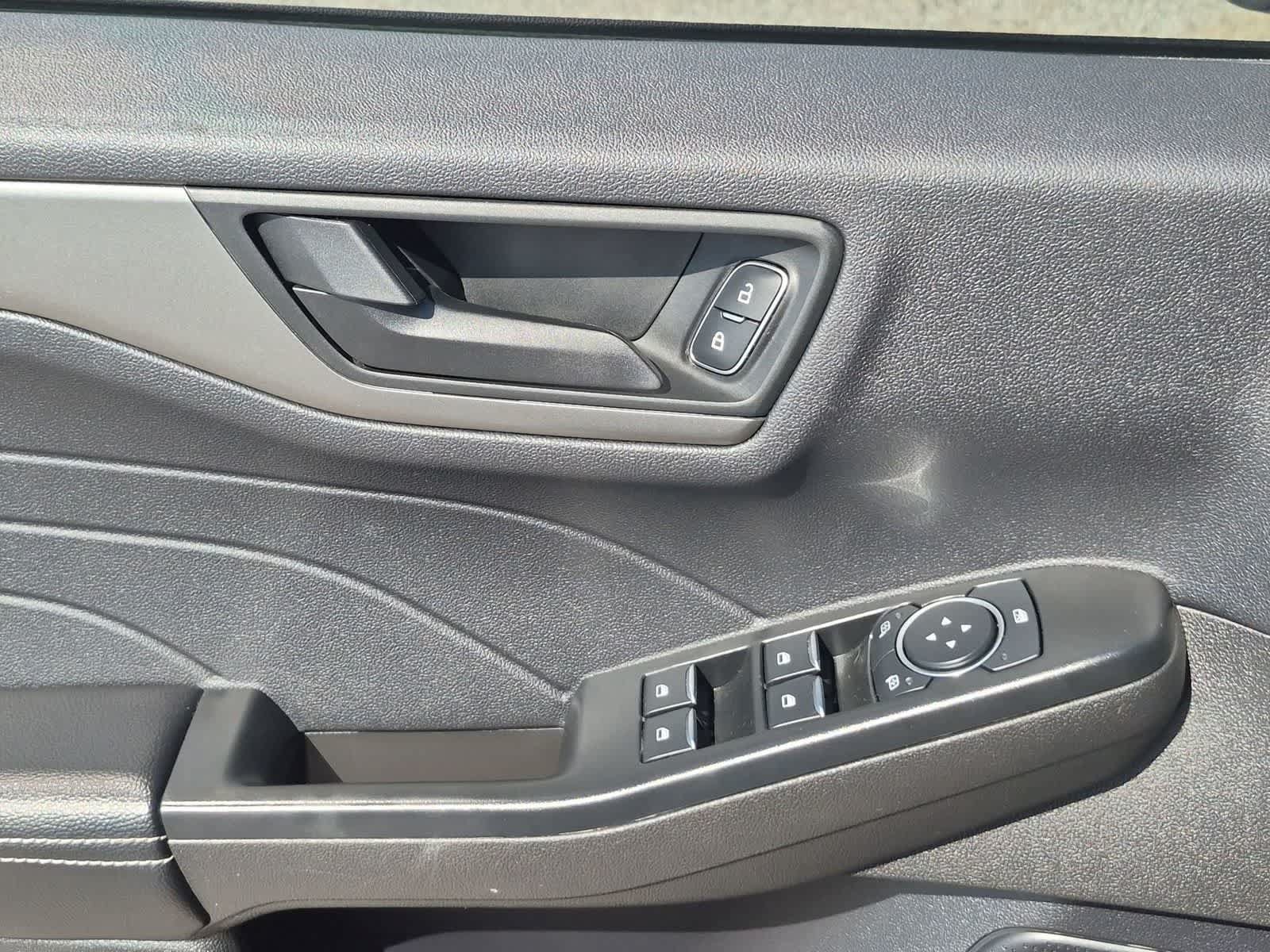 Used 2025 Ford Escape Active AWD/4WD image 22